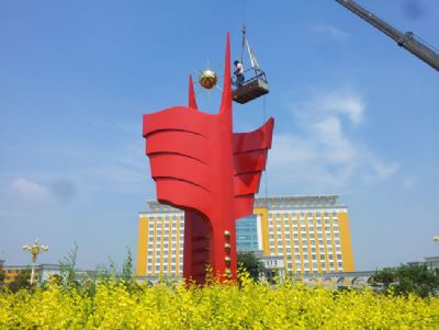 点击查看详细信息<br>标题：不锈钢雕塑—昌邑一中 阅读次数：2047