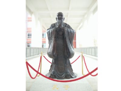 点击查看详细信息<br>标题：铸铜雕塑—青岛 阅读次数：2724