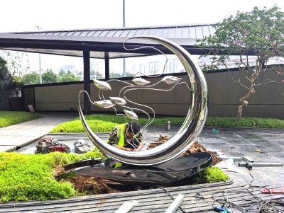 点击查看详细信息<br>标题：不锈钢雕塑 阅读次数：20